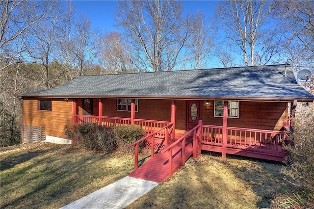 ranch-style house featuring covered porch and a front lawn