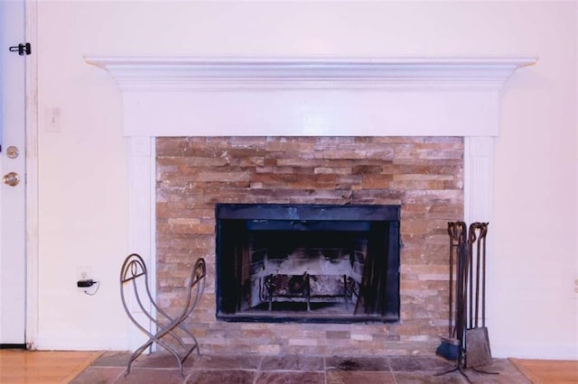 room details featuring ornamental molding