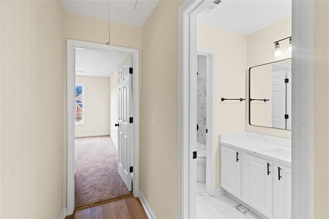 bathroom with toilet, visible vents, vanity, and baseboards