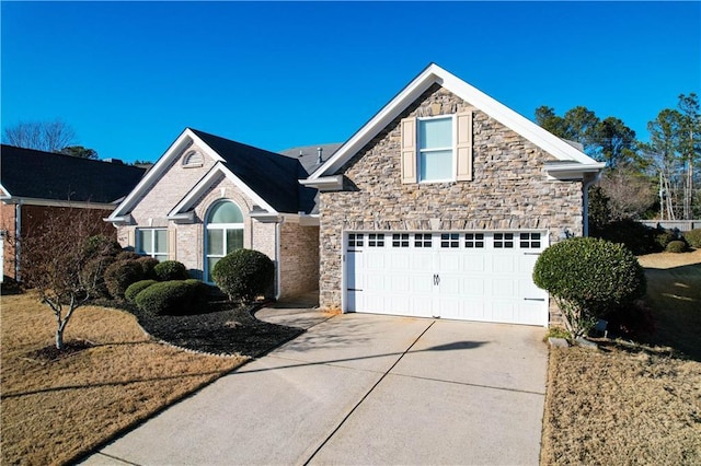 view of front property featuring a garage