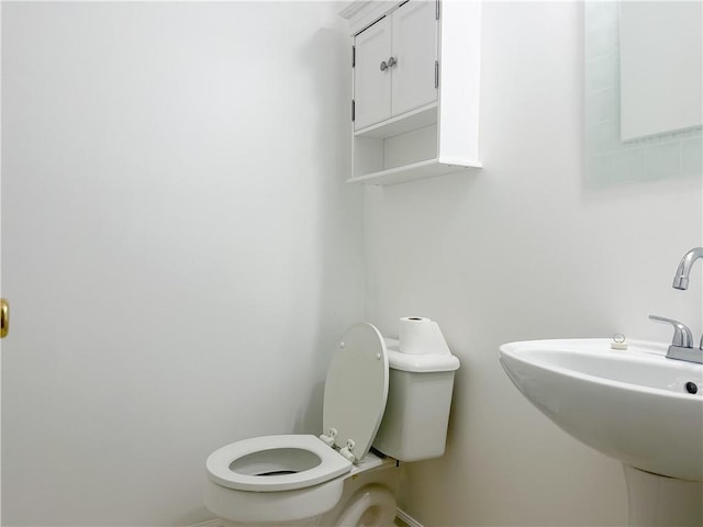 bathroom featuring toilet and sink