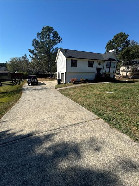 view of front of house with a front lawn