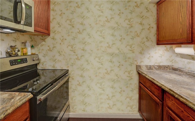 bathroom featuring hardwood / wood-style flooring, stacked washer and clothes dryer, and curtained shower