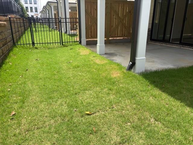 816 Dodd Trl S Unit 172, Buford, GA 30518 - view of yard featuring a patio area and a gate