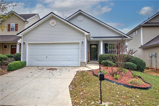 view of front of property featuring a front lawn and a garage