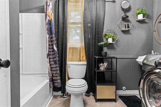 5143 3rd St, Morrow, GA 30260 - full bathroom featuring toilet and shower / tub combo