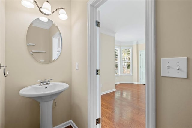 5159 Wellsley Bnd, Alpharetta, GA 30005 - bathroom featuring wood finished floors, baseboards, and ornamental molding