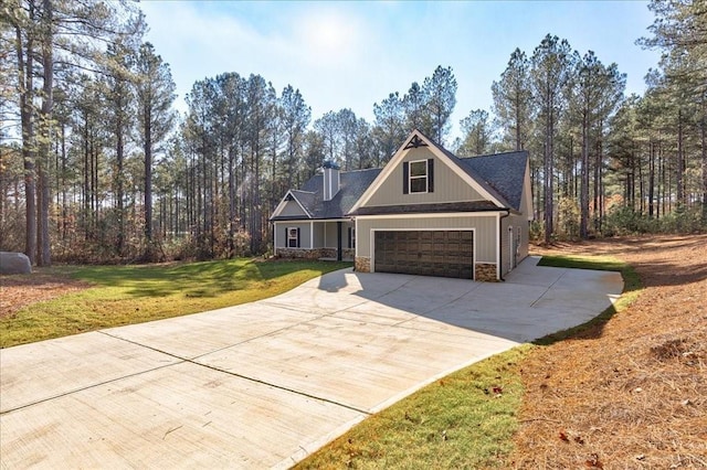 craftsman house with a front yard