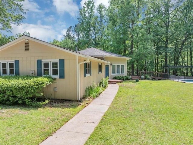 view of front of home featuring a front lawn