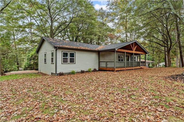 ranch-style house featuring covered porch