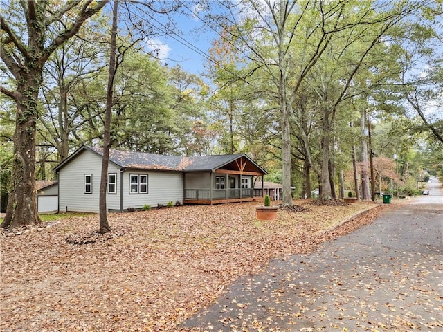 view of front of property