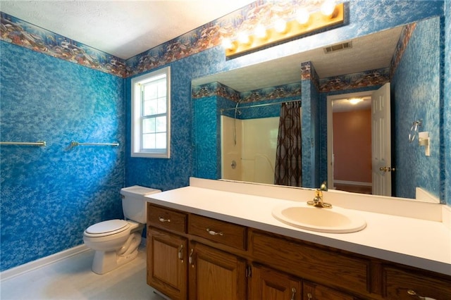 5425 Windswept Trce, Sugar Hill, GA 30518 - bathroom featuring toilet, vanity, wallpapered walls, a shower with shower curtain, and baseboards