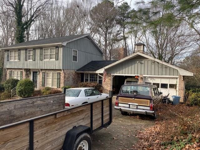 view of front facade with a garage