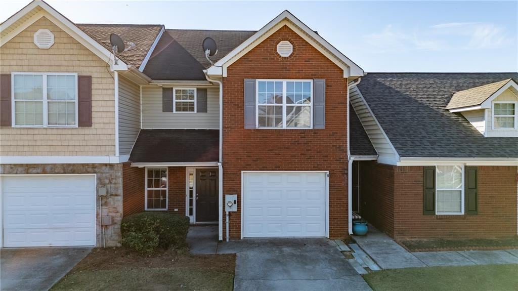 townhome / multi-family property featuring a garage