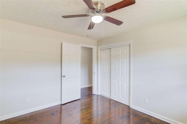 unfurnished bedroom featuring ceiling fan, dark hardwood / wood-style flooring, a textured ceiling, and a closet