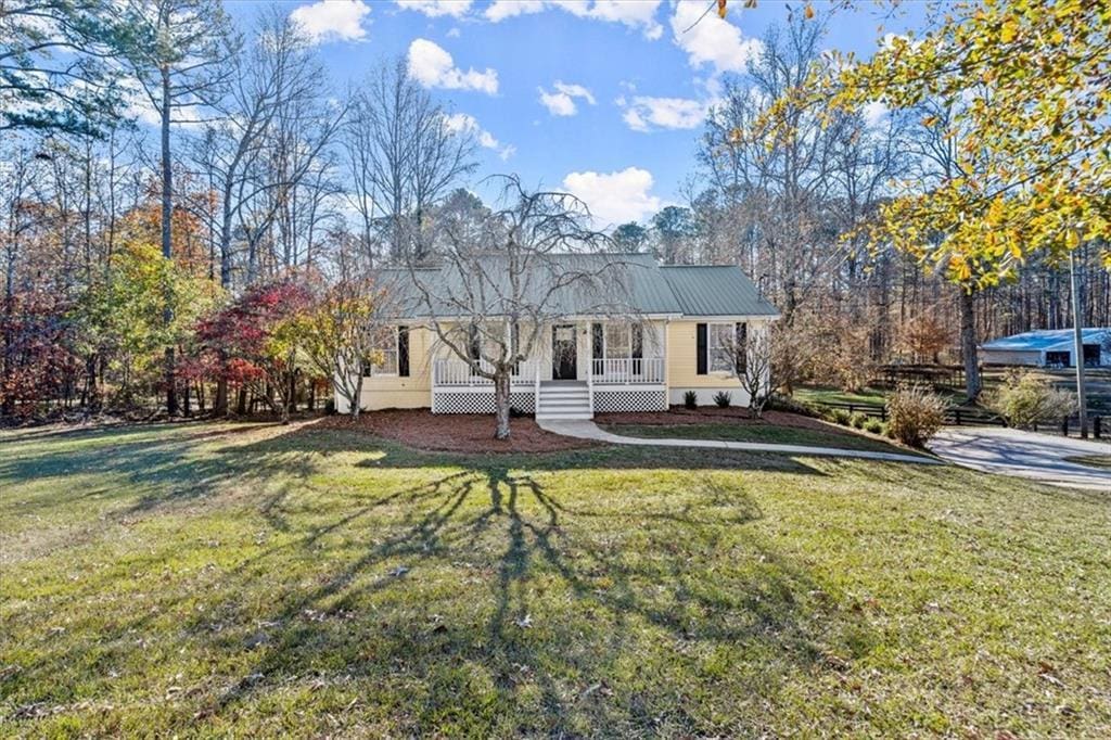 view of front of house with a porch and a front yard