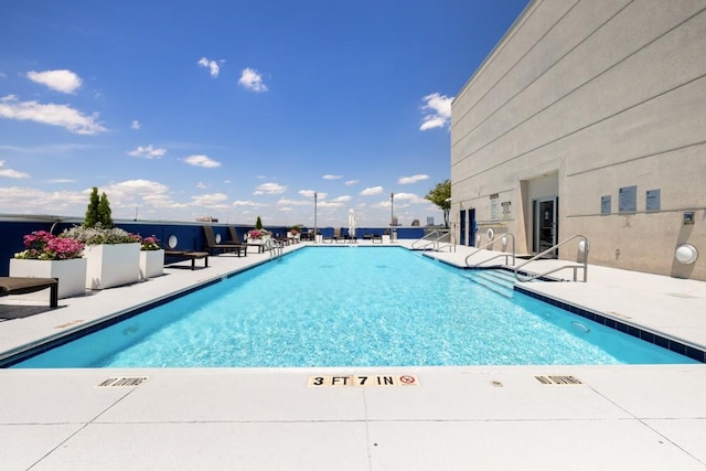 285 Centennial Olympic Park Dr NW Unit Ph2-7, Atlanta, GA 30313 - community pool with a patio