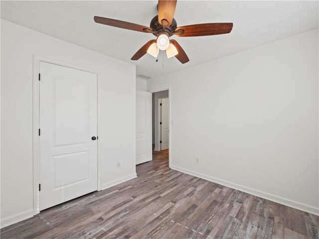 6333 Horizon Dr, Flowery Branch, GA 30542 - full bath featuring a textured ceiling, toilet, vanity, and washtub / shower combination