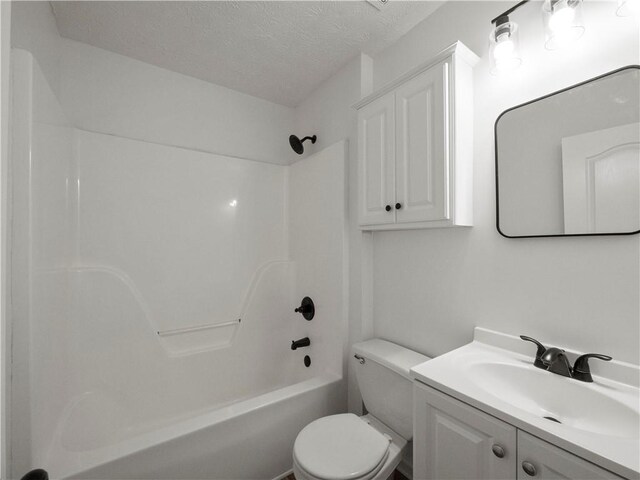 6333 Horizon Dr, Flowery Branch, GA 30542 - full bath with a textured ceiling, toilet, vanity, and shower / bath combination
