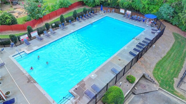 view of swimming pool featuring a patio