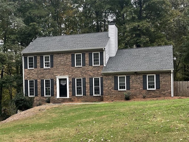 colonial inspired home featuring a front yard