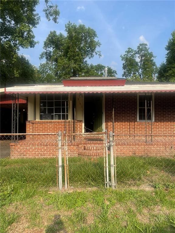 914 Bowden St, Savannah, GA 31415 - view of front facade featuring brick siding