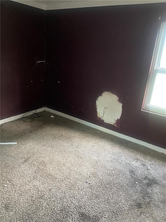 914 Bowden St, Savannah, GA 31415 - carpeted empty room featuring baseboards