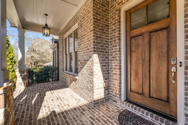 entrance to property featuring covered porch