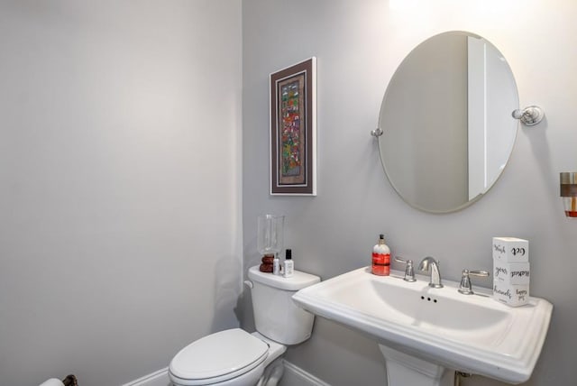 623 Brennan Dr, Decatur, GA 30033 - bathroom featuring toilet, baseboards, and a sink