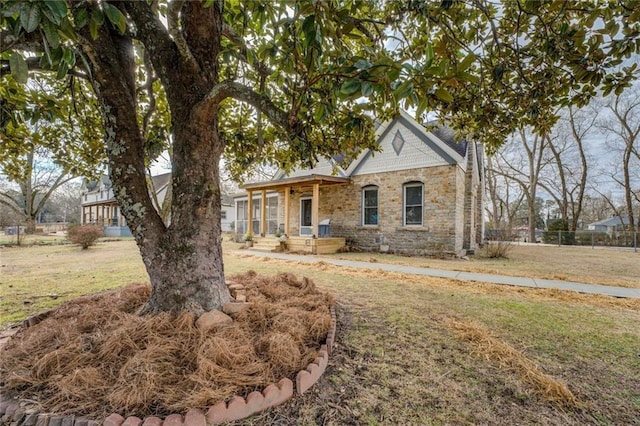 view of front of house featuring a front yard and covered porch