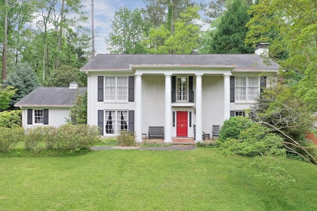 view of front of house with a front yard