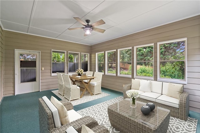 sunroom with ceiling fan