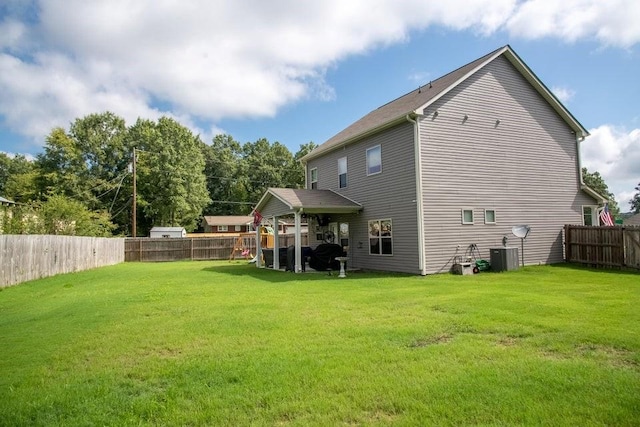 back of house featuring a lawn