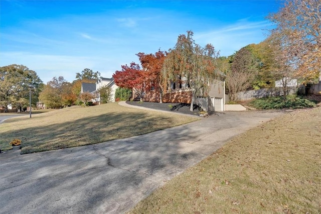 view of front of house with a front lawn