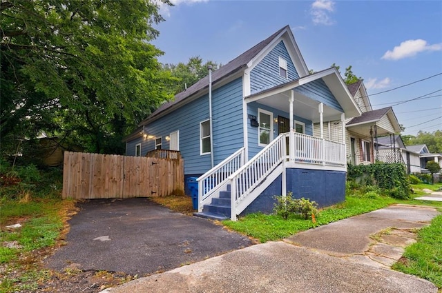 view of front of property featuring covered porch