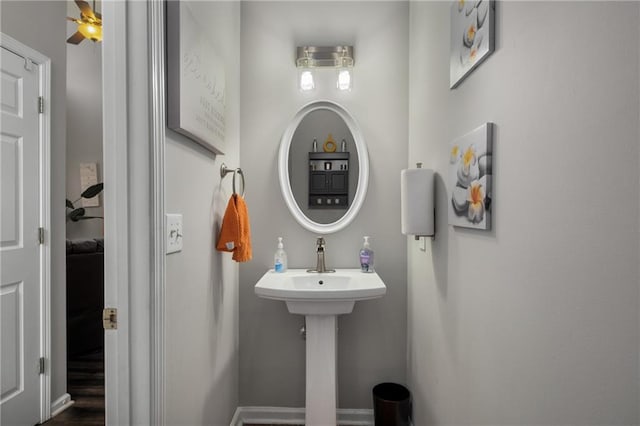 bathroom featuring ceiling fan