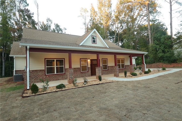 view of front of house featuring a porch