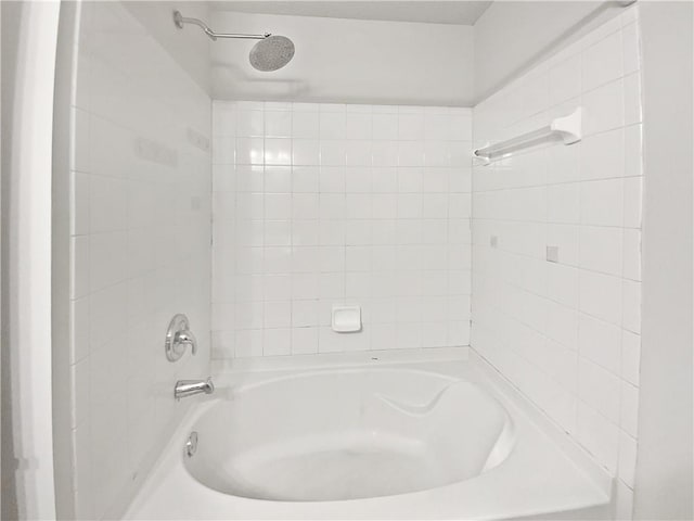 bathroom with washtub / shower combination