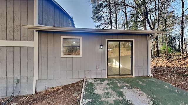 entrance to property featuring a patio area