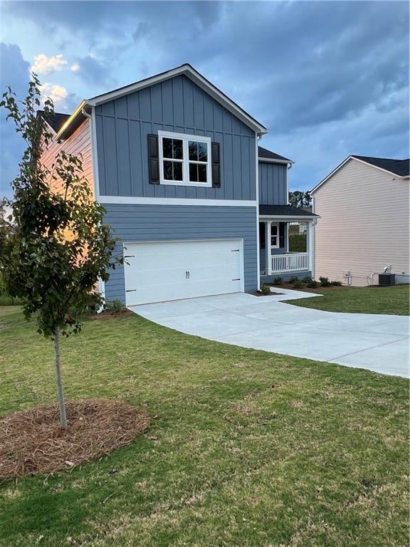 view of front of home featuring a front yard and a garage