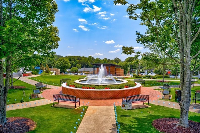 view of property's community featuring a yard