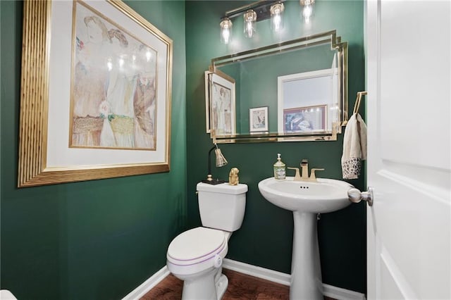 bathroom featuring toilet and baseboards