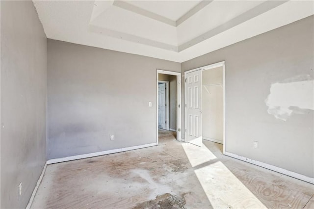 empty room with a tray ceiling