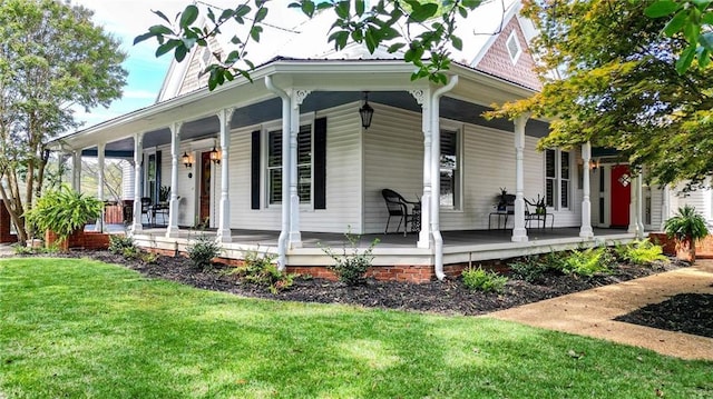 view of front of home featuring a front lawn and covered porch