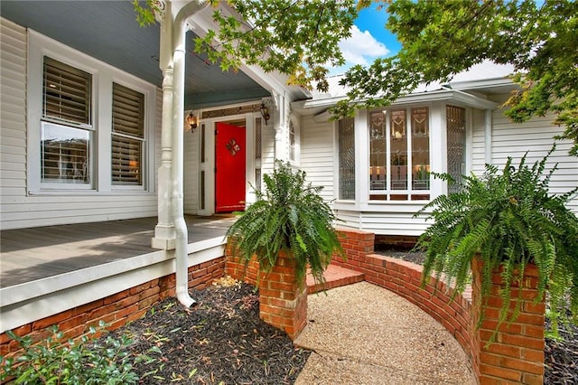 entrance to property featuring a porch