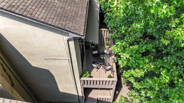 12 Ivy Rdg NE, Atlanta, GA 30342 - exterior view of a shingled roof and stucco siding