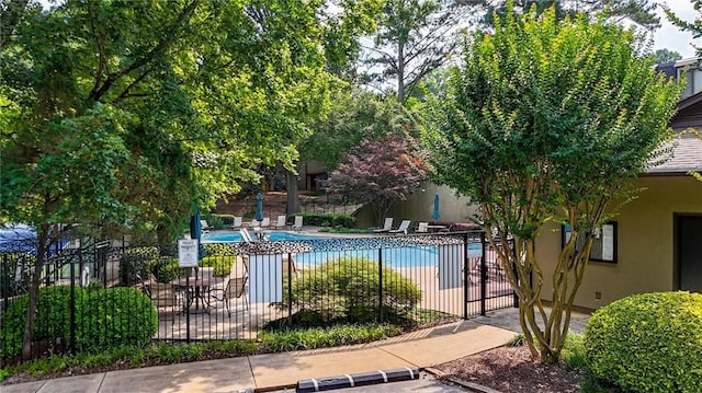 12 Ivy Rdg NE, Atlanta, GA 30342 - community pool with a patio