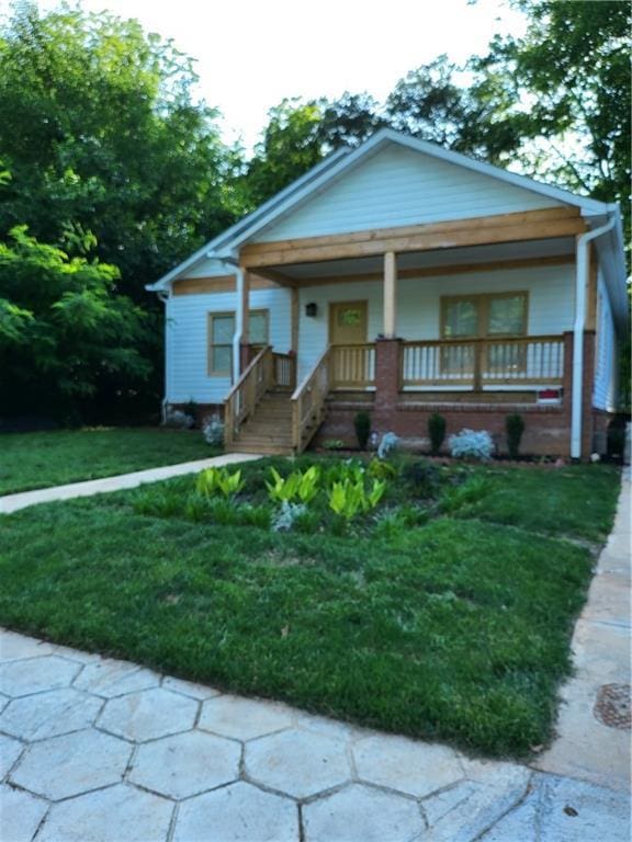 1167 Oakland Dr SW, Atlanta, GA 30310 - view of front facade featuring covered porch and a front yard