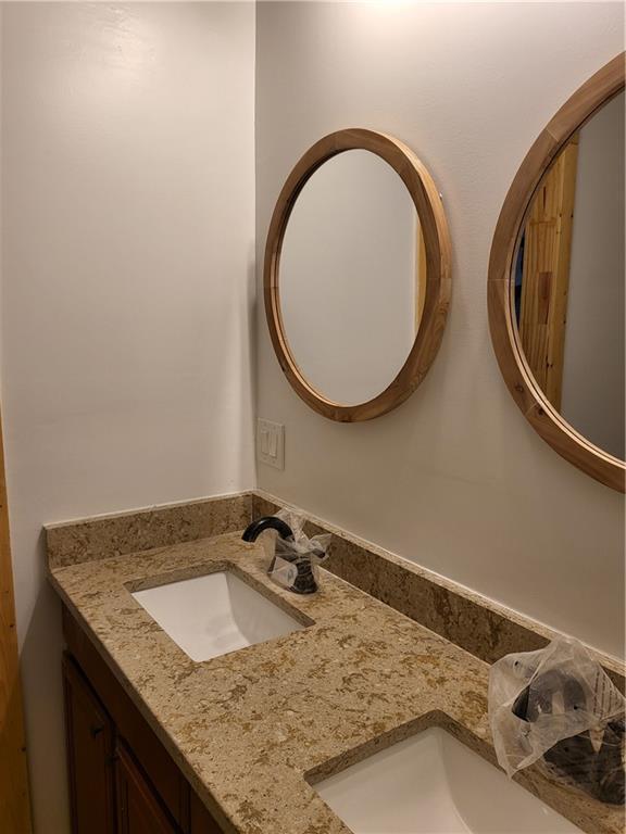 1167 Oakland Dr SW, Atlanta, GA 30310 - bathroom featuring double vanity