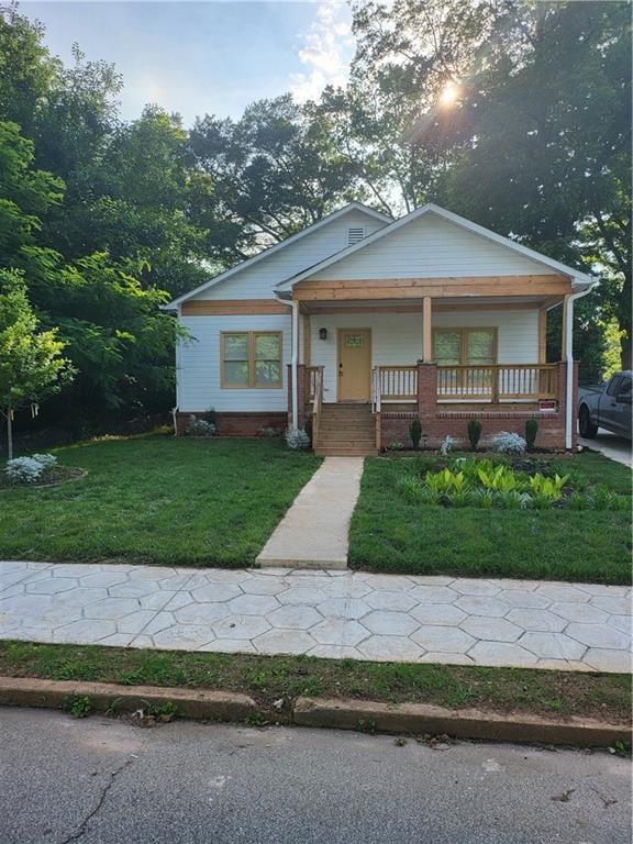 1167 Oakland Dr SW, Atlanta, GA 30310 - bungalow-style home with covered porch and a front lawn